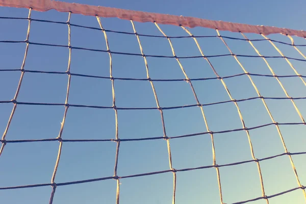 Sommersportgeräte Für Den Volleyball Netzwerkdraht Gegen Blauen Himmel Aktiver Lebensstil — Stockfoto