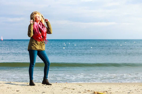 Leisure Spending Free Time Healthy Walks Concept Woman Wearing Warm — Stock Photo, Image