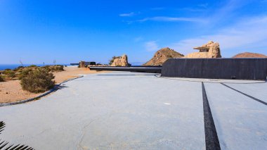 Tarihi dönüm noktası. Castillitos 'un Silah Bataryası, Cartagena İspanya. Askeri top, kıyı savunması için donanma topları..