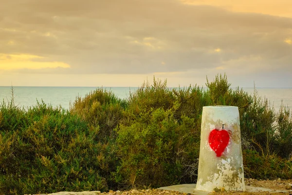 Rött Hjärta Stranden Kärlekens Symbol — Stockfoto