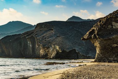 Monsul plajı. Kıyı manzarası, Cabo de Gata Nijar Doğal Parkı, Almerya, Endülüs, İspanya.