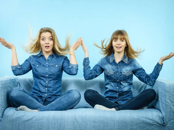 Two Shocked Women Wearing Jeans Shirts Having Windblown Blonde Hair — Stock Photo, Image