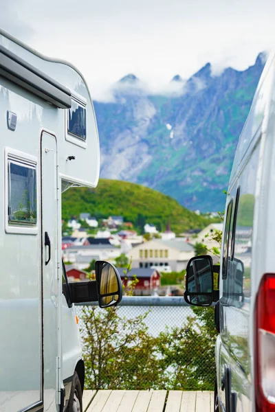 Husbil Husbil Och Fjord Landskap Med Reine Byn Sommaren Lofoten — Stockfoto