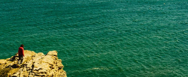 Turistkvinna Spanska Steniga Kusten Murcia Regionen Medelhavets Kustlandskap Calblanque Regional — Stockfoto