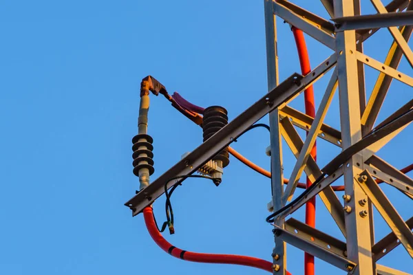 Electricity Transmission Pylons Power Lines High Voltage Towers Blue Sky — Stock Photo, Image