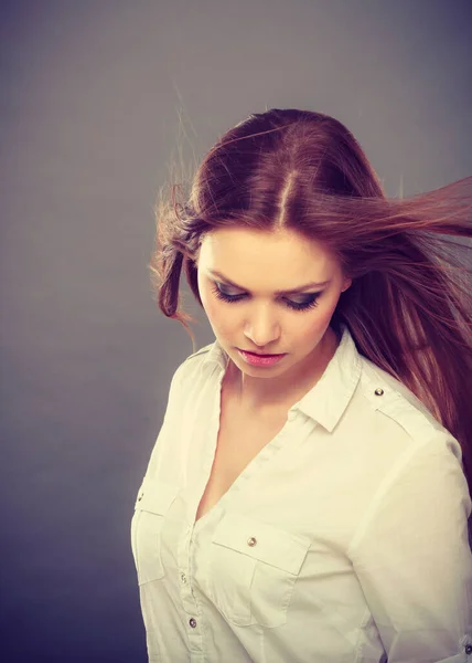 Haarverzorging Schoonheid Haarstyling Concept Portret Van Jonge Aantrekkelijke Brunette Vrouw — Stockfoto