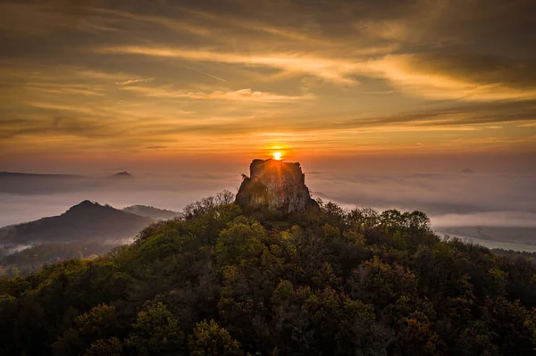 Oltarik Castle Ruin Hill Same Name Ceske Stredohori Mountains Rises — Stock Photo, Image