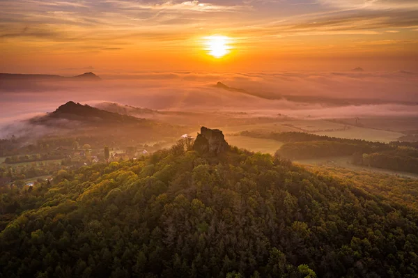 Oltarik Castle Ruin Hill Same Name Ceske Stredohori Mountains Rises — Stock Photo, Image