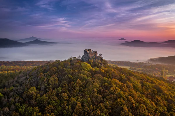 Oltarik Castle Ruin Hill Same Name Ceske Stredohori Mountains Rises — Stock Photo, Image