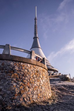 Liberec Bölgesi Bohemya 'nın çok kuzeyinde yer almaktadır. Doğu Cumhuriyeti 'nin batısında yer alan Kuzey Bohemya Bölgesi ve Semily Bölgesi' nin üç bölgesinden oluşur.