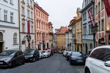 Prag, Çek Cumhuriyeti 'nin başkenti ve Avrupa Birliği' nin 14. büyük şehridir. Prag, Orta Avrupa 'nın zengin bir tarihi ve kültürel ve ekonomik merkezidir..