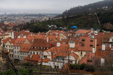 Prag, Çek Cumhuriyeti 'nin başkenti ve Avrupa Birliği' nin 14. büyük şehridir. Prag, Orta Avrupa 'nın zengin bir tarihi ve kültürel ve ekonomik merkezidir..