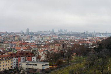 Prag, Çek Cumhuriyeti 'nin başkenti ve Avrupa Birliği' nin 14. büyük şehridir. Prag, Orta Avrupa 'nın zengin bir tarihi ve kültürel ve ekonomik merkezidir..