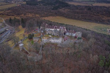 Klenova Kalesi, güneybatı Bohemya 'da Klatovy kasabası yakınlarında yer alan büyük bir kaledir. Orijinal şatodan geriye sadece kalıntılar kaldı ama 19. yüzyılda yeni bir şatonun binaları eklendi..