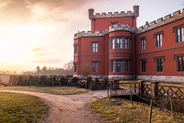 Hradek Nechanice Edificio Del Castello Neogotico Situato Una Leggera Altitudine — Foto Stock