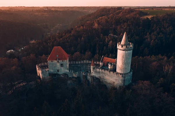 科科林城堡 Kokorin Castle 是位于捷克共和国梅尔尼克东北部的一座城堡 它是14世纪上半叶根据Hynek Berka的命令建造的 在胡赛地战争中严重受损 — 图库照片