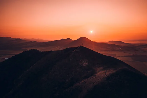 Рана Значительная Трехпиковая Гора Высотой 457М Западной Части Ческе Стредохори — стоковое фото