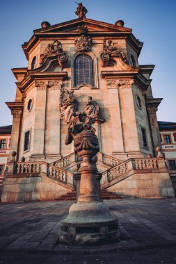 Kuks Hastanesi, 1744 ve 1938 yılları arasında Trutnov bölgesinde görev yapan Kuks eski bir askeri bakım enstitüsüdür. Barok Bohemya 'daki türünün en cömert enstitüsüydü..