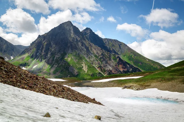 Neige Dans Les Montagnes Été Ancien Volcan Détruit Vachkazhets Kamchatka — Photo