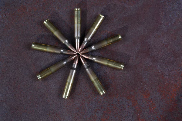 弾薬のグループが幾何学的に配置されます。弾薬円 — ストック写真