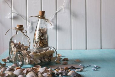 Hatıra Eşyası kabukları ile bir şişe gibi. İç Dekorasyon. 
