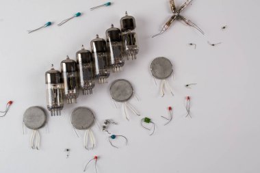 Eski, vintage radyo bileşenleri ile arka plan