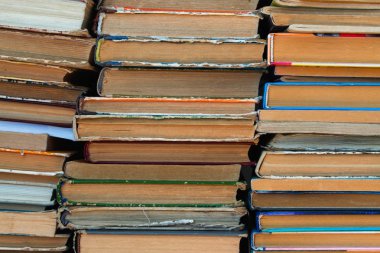 Eski kitap yığını. 