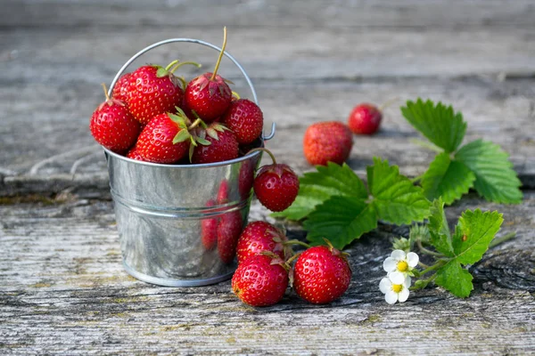 Strawberries in a decorative bucket on an old wooden  Background — Stock Photo, Image