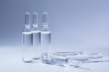 Enjeksiyon için tıbbi ampul seti 