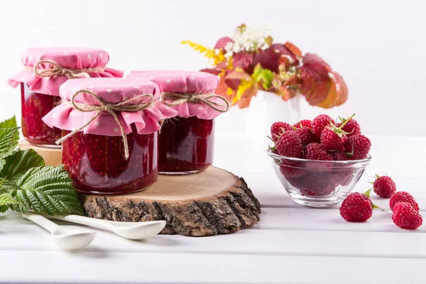 Homemade raspberry jam for breakfast and fresh raspberry — Stock Photo, Image