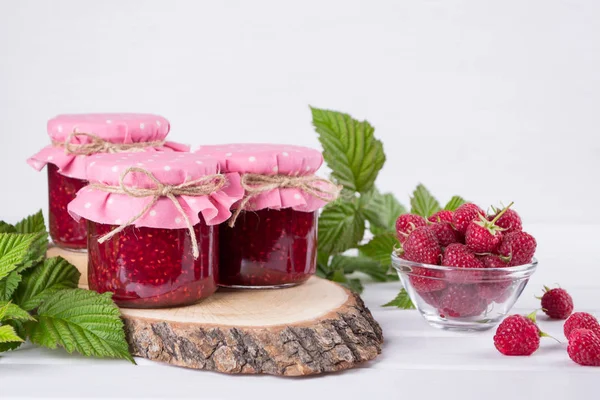 Kahvaltı ve taze ahududu için ev yapımı Ahududu reçeli