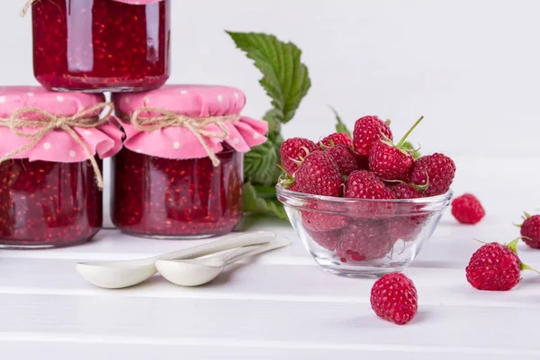 Homemade raspberry jam for breakfast and fresh raspberry — Stock Photo, Image