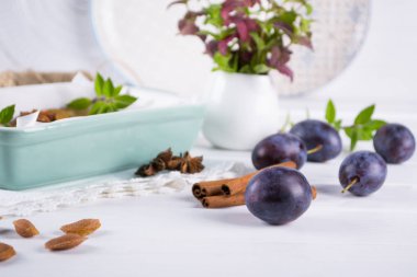 Grup mor Erik beyaz mutfak tahtası