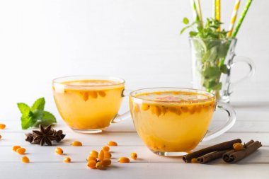 Doğal Berry çay taze deniz topalak ile çilek ve anason tarçın, yıldız