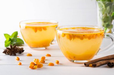 Doğal Berry çay taze deniz topalak ile çilek ve anason tarçın, yıldız