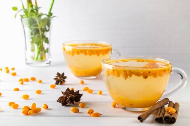 Doğal Berry çay taze deniz topalak ile çilek ve anason tarçın, yıldız