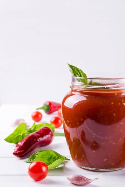 Tomato sauce, ketchup in glass jar and ingredients — Stock Photo, Image