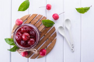 Cam Kavanoz küçük cennet elma reçeli beyaz tablo taze meyve ile