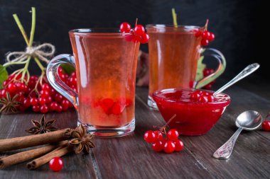 Doğal Berry çay taze bir kartopu ile çilek