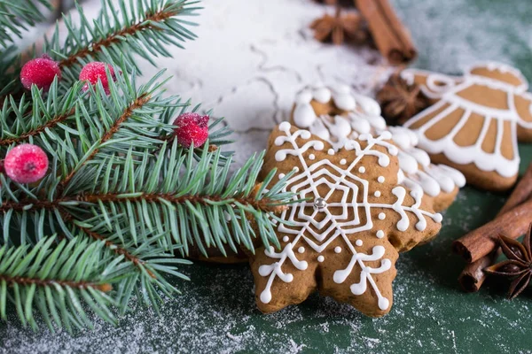 Bolinhos de Natal caseiros com decoração — Fotografia de Stock