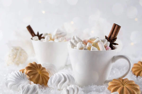 Holiday cup of  cocoa with marshmallow or coffee with spice and home cookies. — Stock Photo, Image