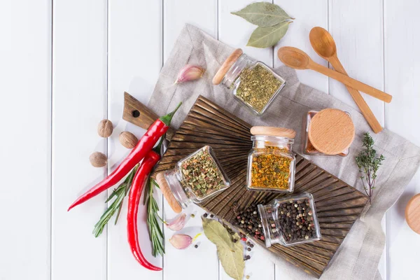 Groep Van Specerijen Kruiden Witte Achtergrond Met Top Uitzicht Kopie — Stockfoto