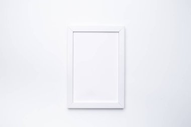 Beyaz arkaplanda beyaz boş fotoğraf çerçevesi