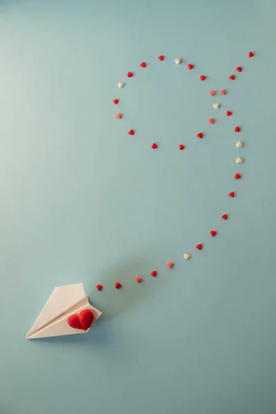 Valentine Day Background Single White Paper Plane Red Heart Pastel — Stock Photo, Image
