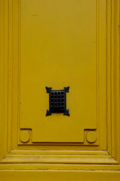Yellow Old Textured Wood Door Brussels Belgium — Stock Photo, Image