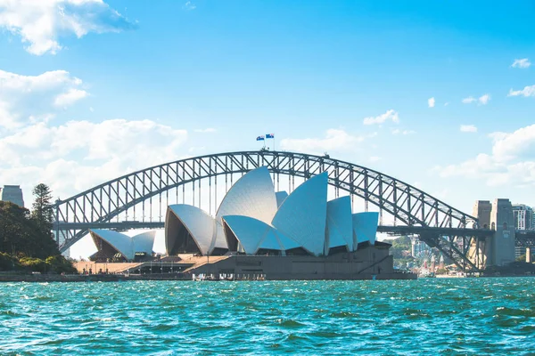 Sydney Opera House e Harbour Bridge Fotos De Bancos De Imagens
