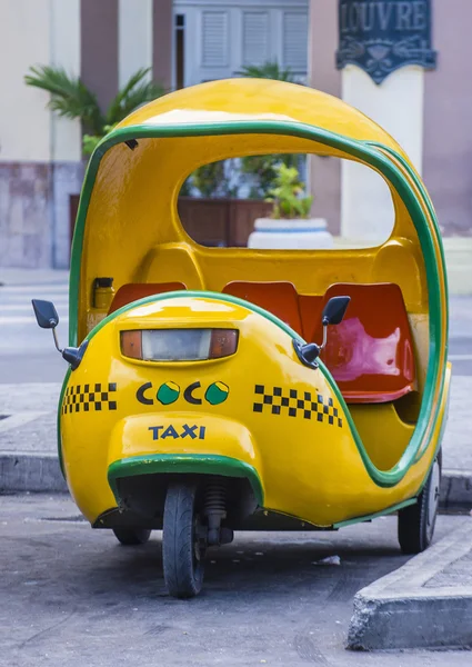 Cocotaxi w Hawanie street — Zdjęcie stockowe