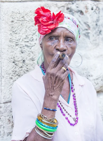 Retrato de uma mulher cubana — Fotografia de Stock