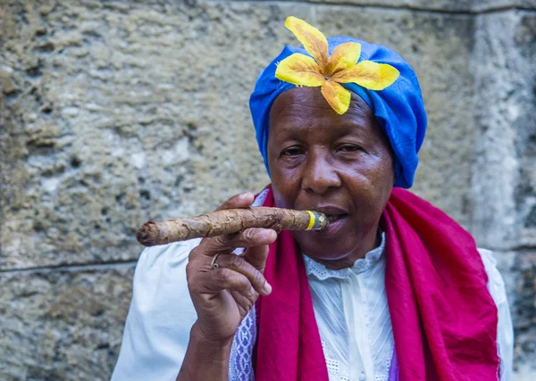 Retrato de una mujer cubana — Foto de Stock