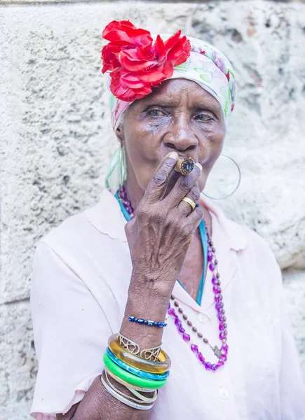 Retrato de una mujer cubana —  Fotos de Stock